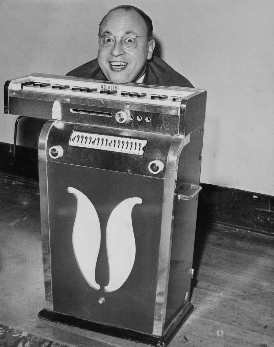 Jean-Jacques Perrey behind an Ondioline in New York, November 15, 1960. Photo by Phil Stanziola.