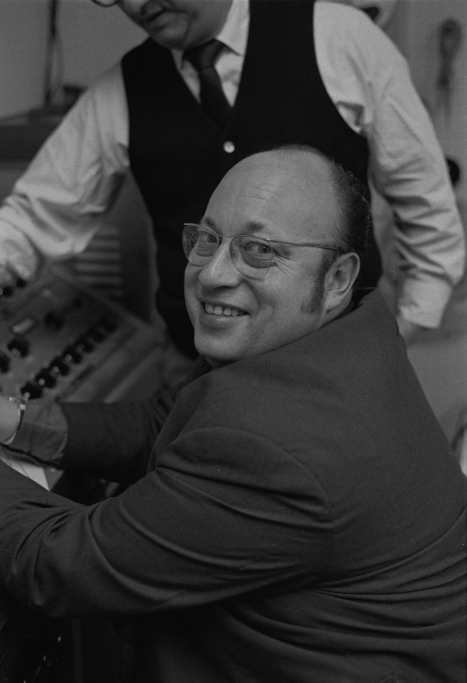 Jean-Jacques Perrey with Carroll Bratman at Carroll Musical Instrument Service, New York City, 1967. Photo by Martin Cohen.