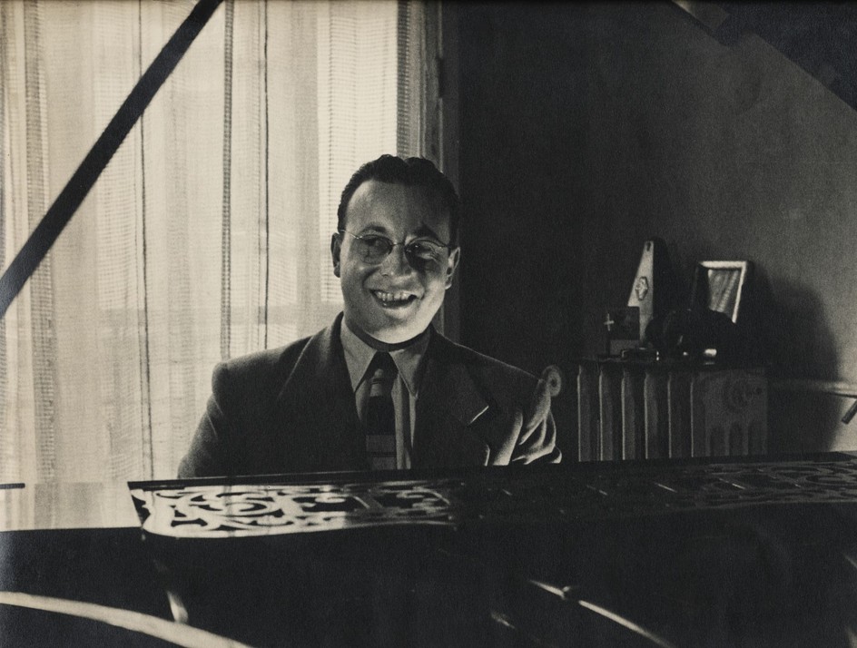 Jean-Jacques Perrey at the piano in the early 1950s.